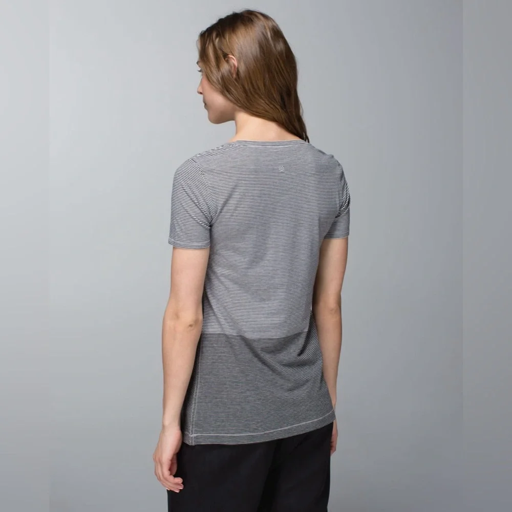 Lululemon Every Yogi Tee Tonka Tee Engineer‎ Heathered Multi Size 4 P2P 16”